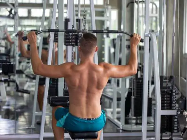 lat pulldown machine for back muscles